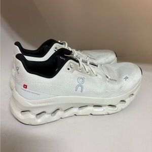 On 8.5 Ladies Cloudtilt Worn